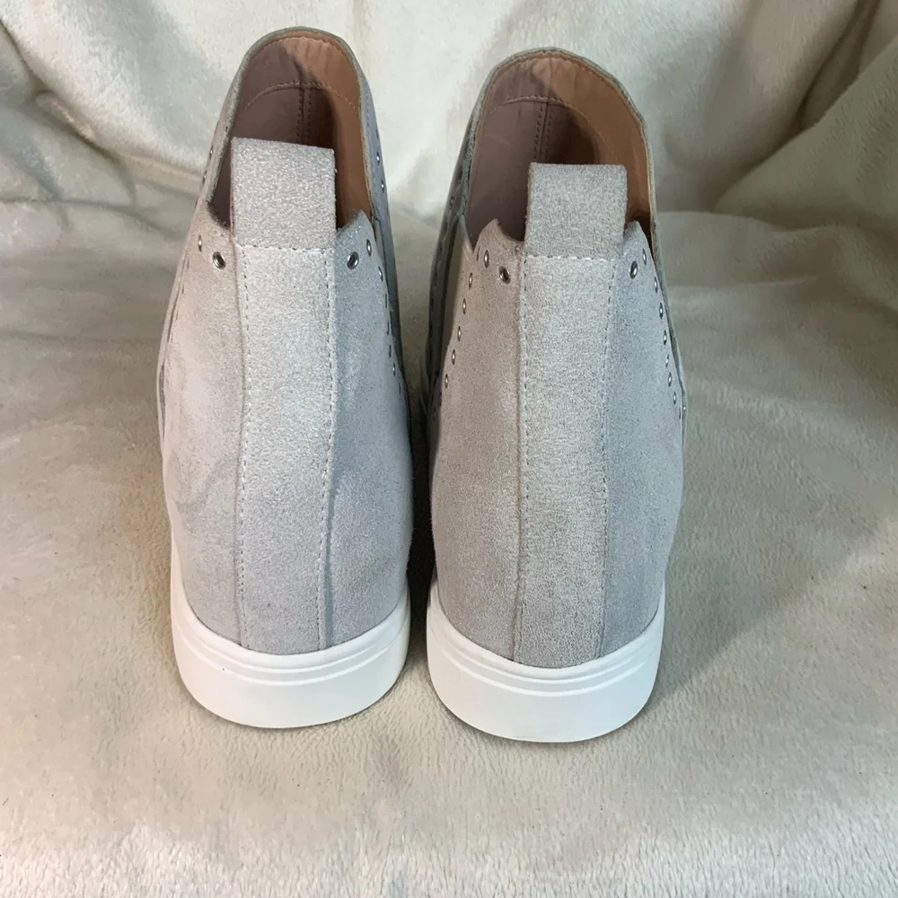 Chelsea & Violet “Milo” Gray Leather Wedge Booties Suede accents women size 7.5